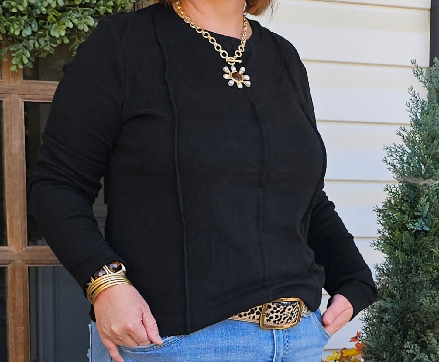 Black Solid Exposed Seam Crew Neck Long Sleeve Top