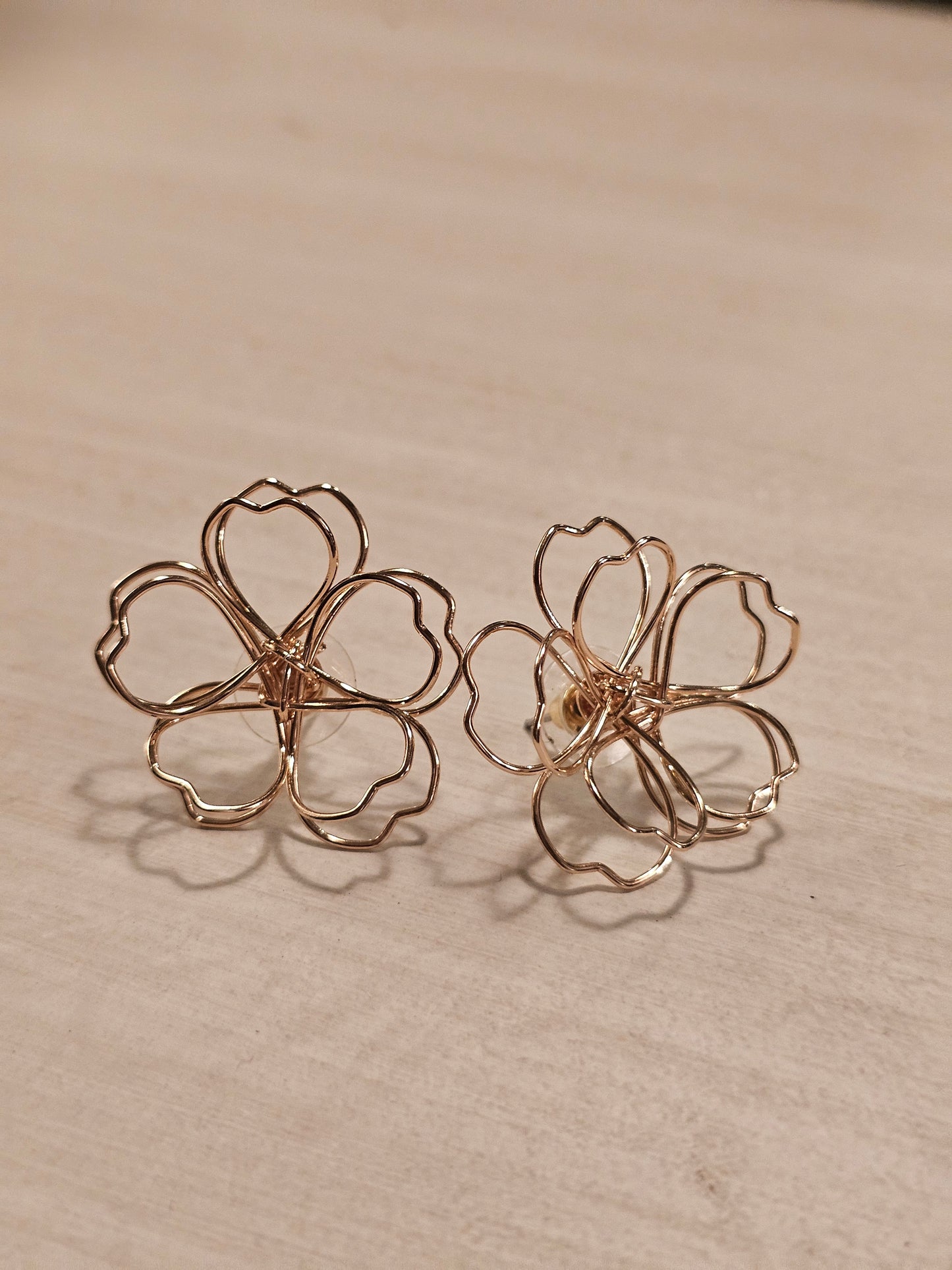 Gold Wired Flower Shaped Earring