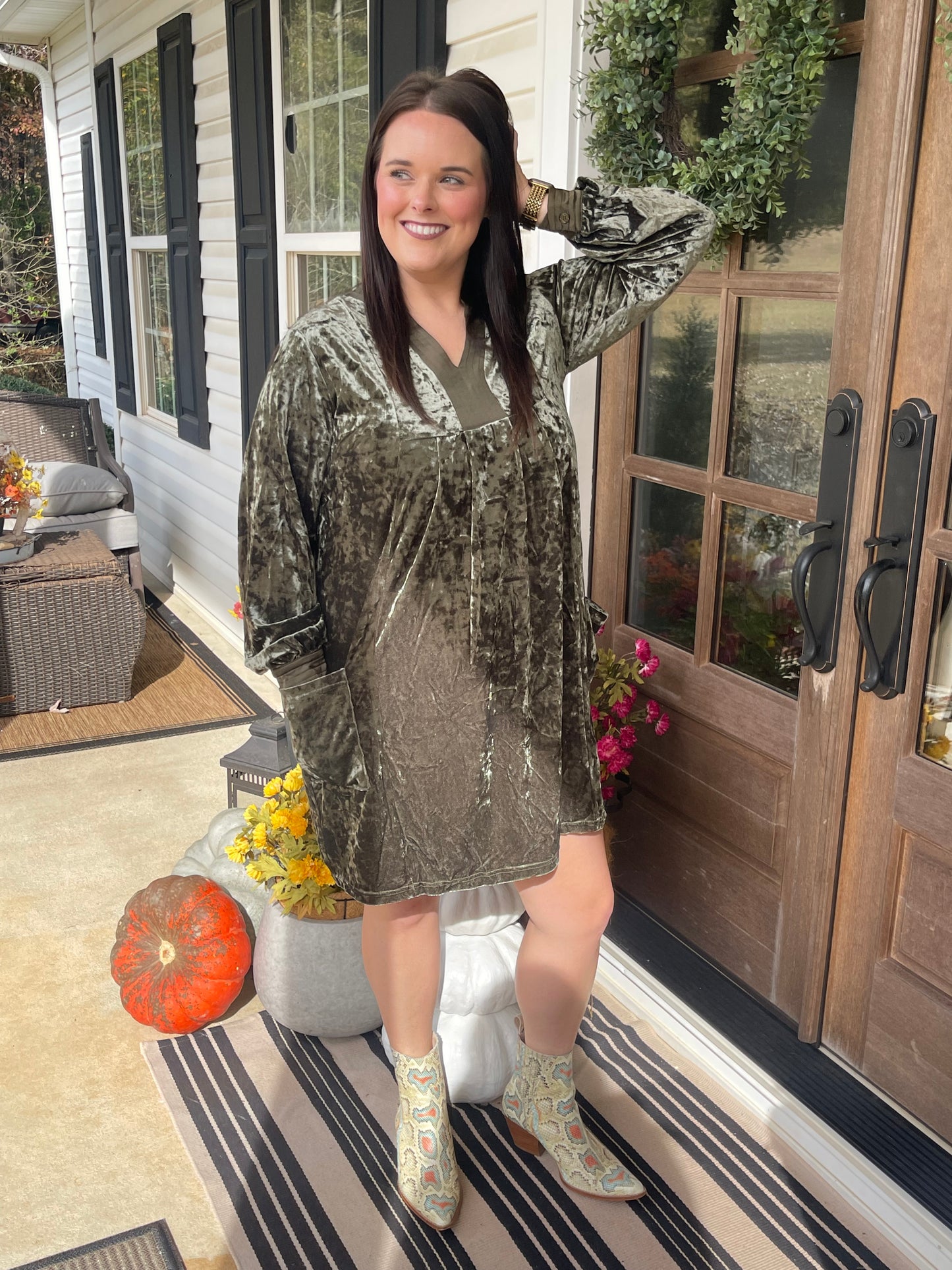 Jungle Green Velvet Long Sleeve V Neck Loose Dress with Pockets